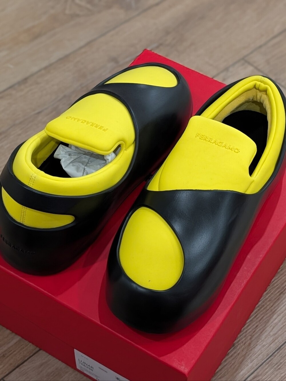 $995 Mens Ferragamo "Lunar" Slip-On Sneakers Yellow/Black US 10